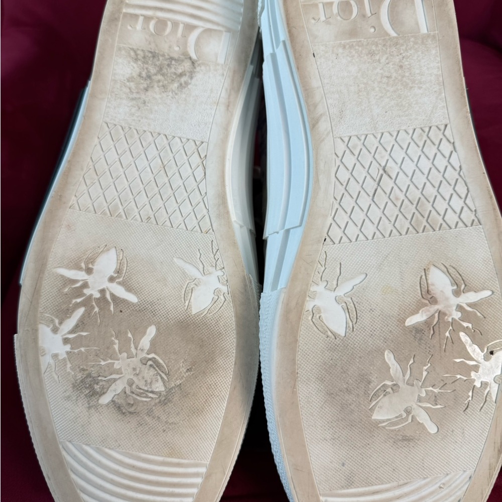 Dior White and Gray High-Top Sneakers with Blue and Green Patch - Picture 6 of 16